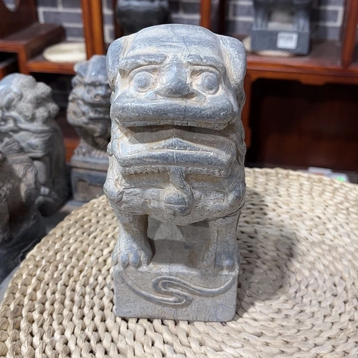 我***翔石材高20厘米中堂狮子