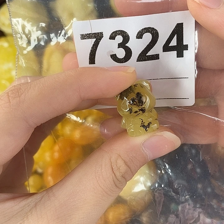 蜜蜡未镶嵌珠宝奇石