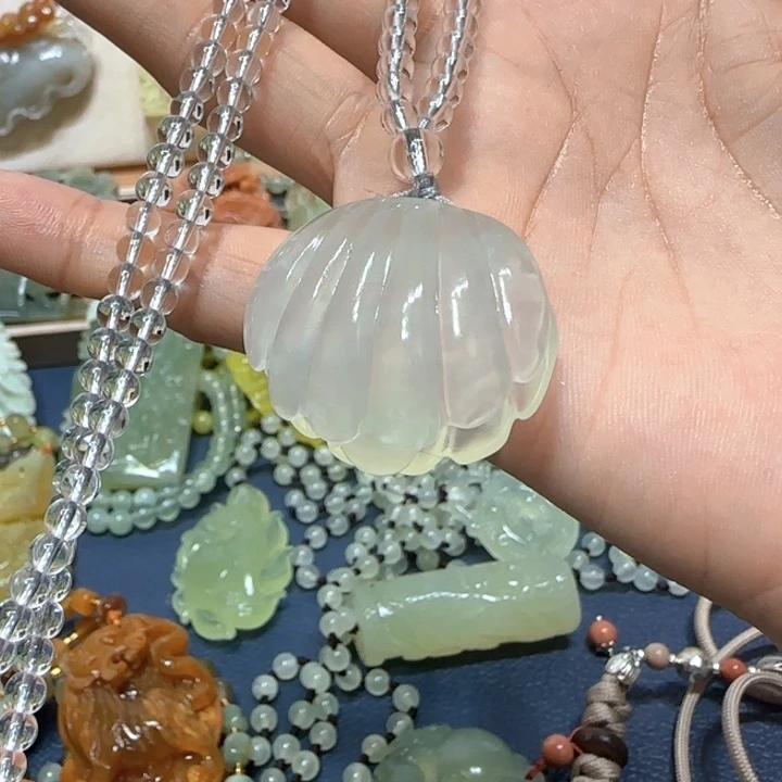 未镶嵌蛇纹石玉吊坠