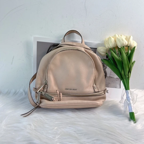 95新 MICHAELKORS/迈克高仕 迈克高仕奶茶色双肩包