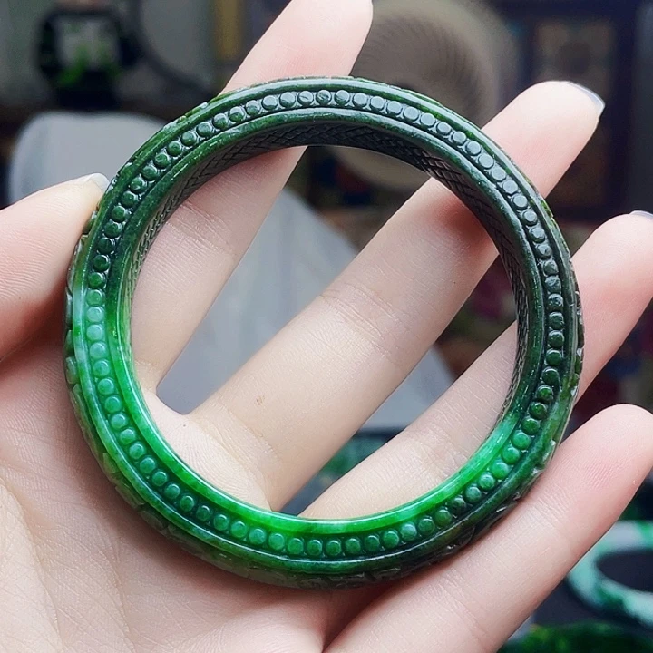 颈饰未镶嵌翡翠多样性