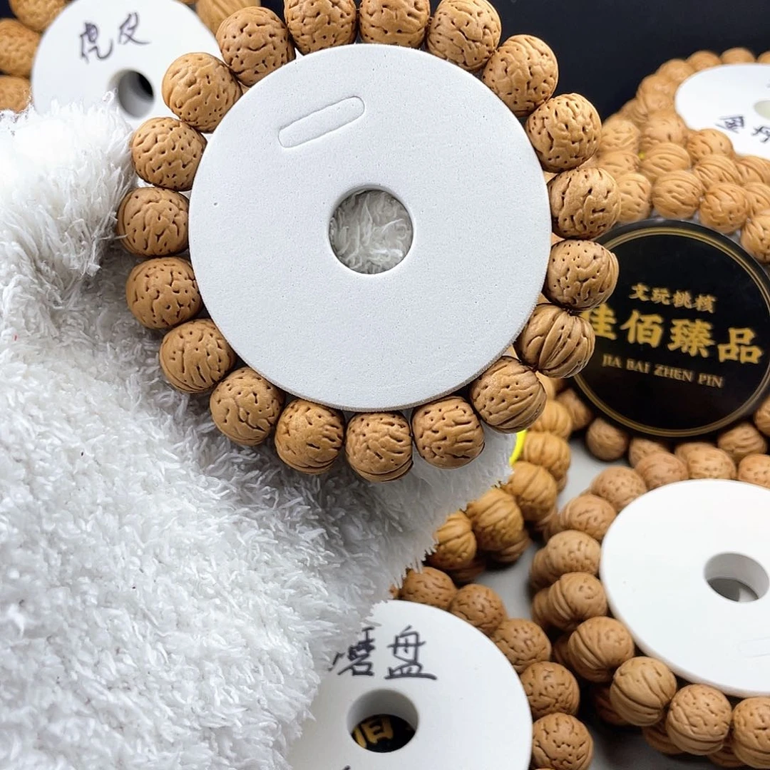 吊坠桃核头**箍老树金丹