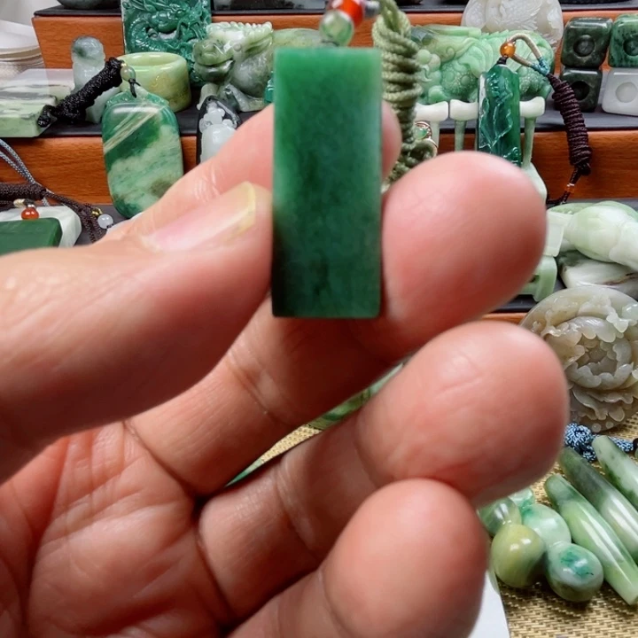 频***飞独山玉未镶嵌珠宝半成品