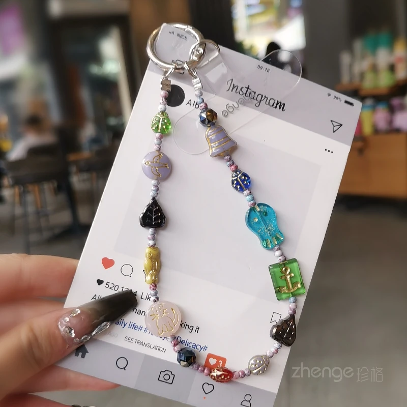 小众个性手机链女手腕短款挂饰串珠挂件户外旅游出行防丢手提链