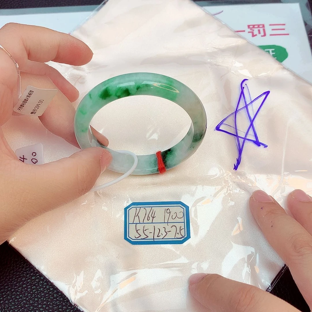 翡翠手镯未镶嵌缅甸翡翠