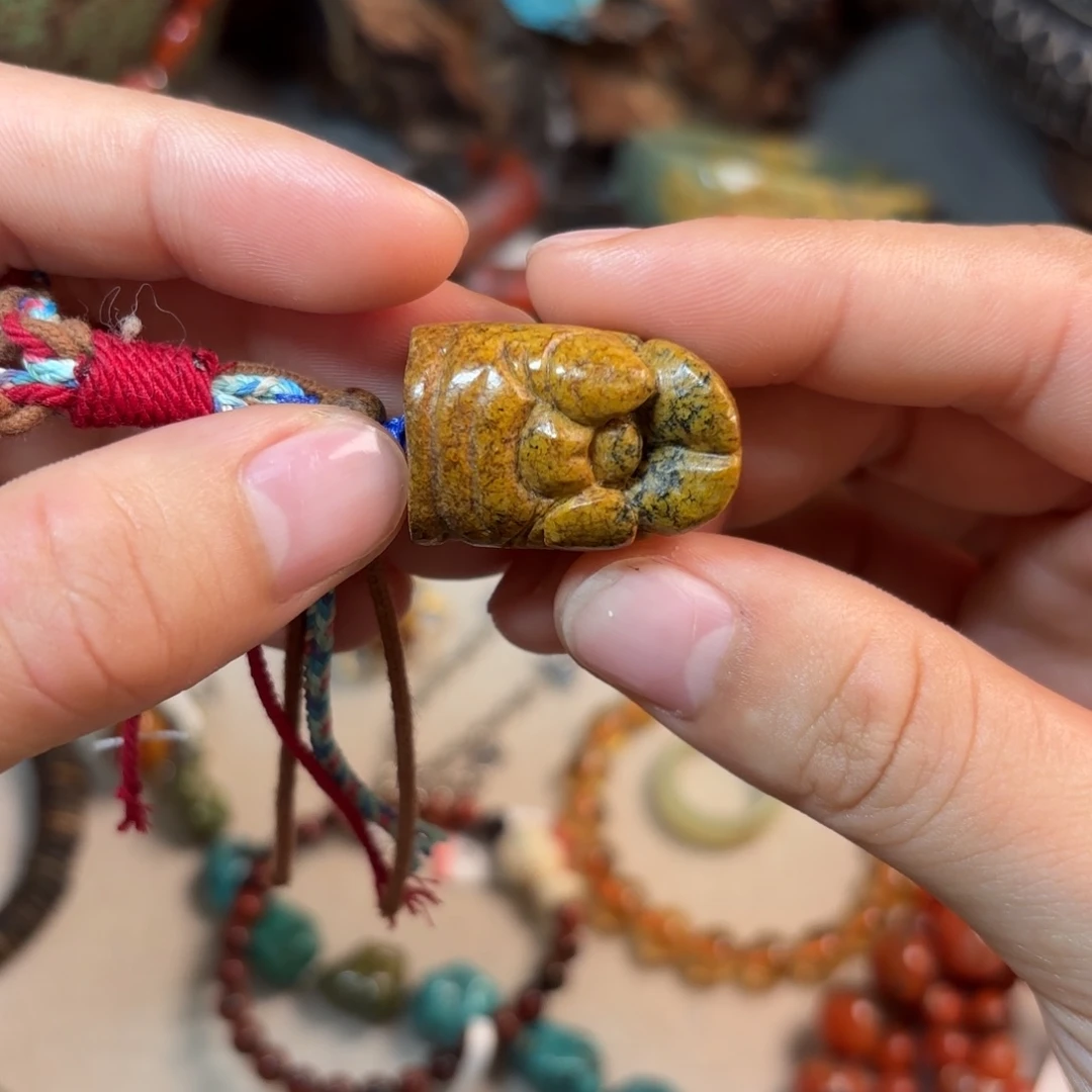 岫岩河磨玉（透闪石质玉）颈饰未镶嵌