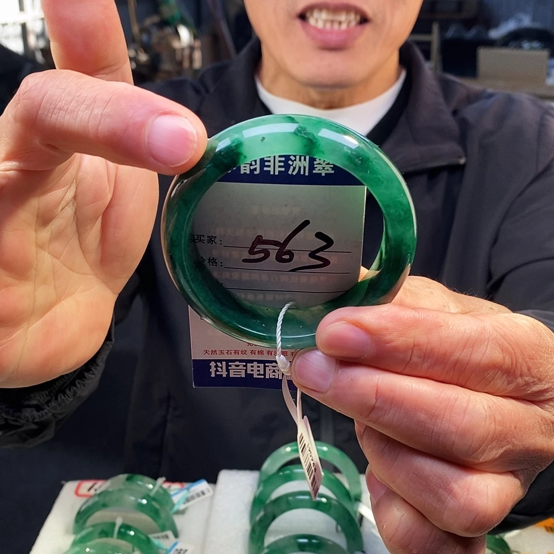 石英质玉（非洲翠）未镶嵌手镯