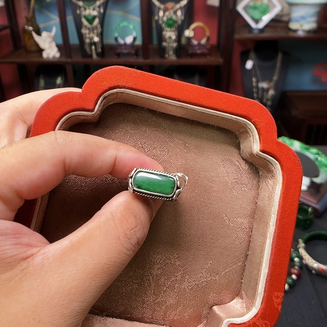 定制翡翠未镶嵌戒指