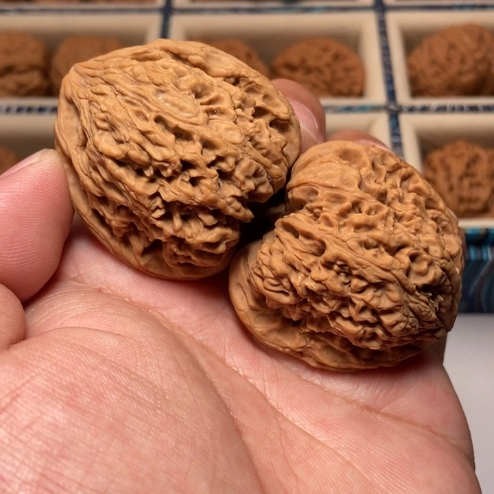 文玩核桃把件理南疆石