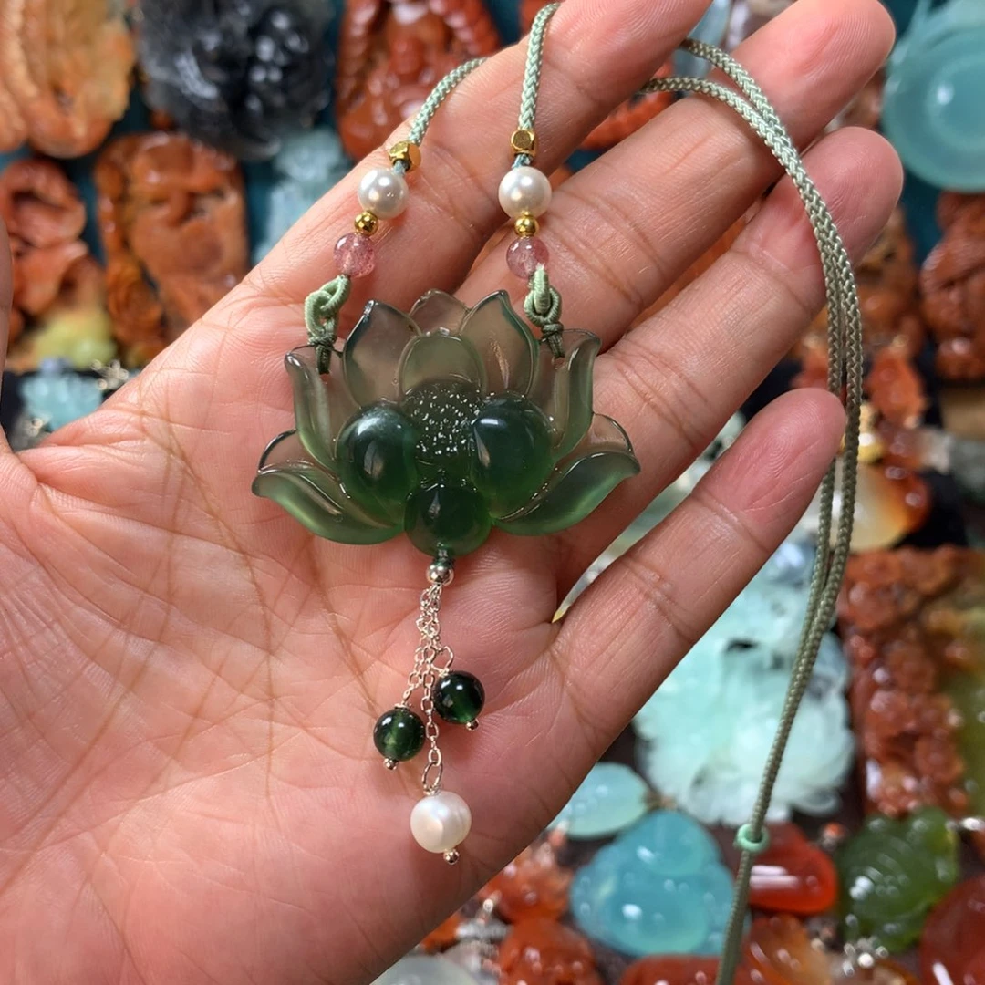 蛇纹石玉挂坠未镶嵌