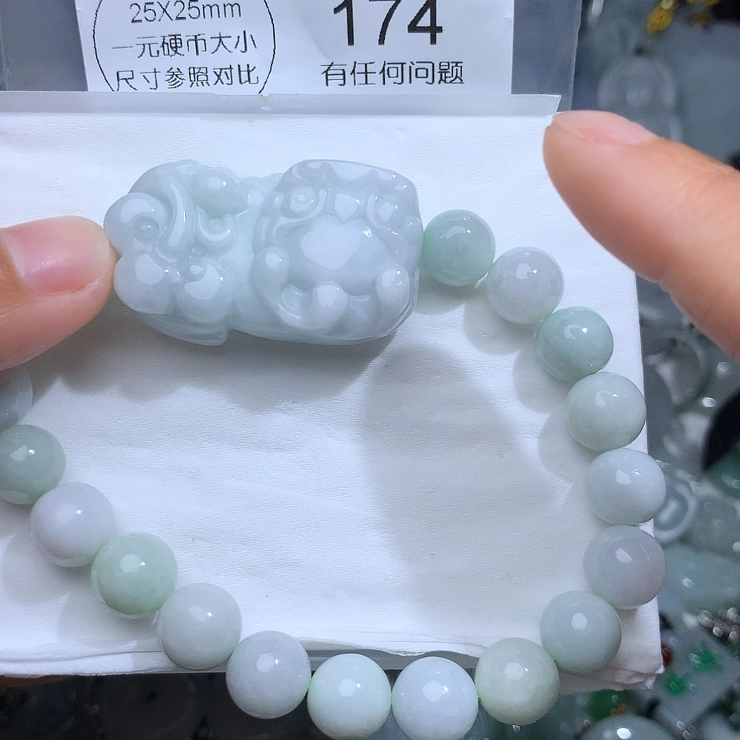 翡翠未镶嵌颈饰174。