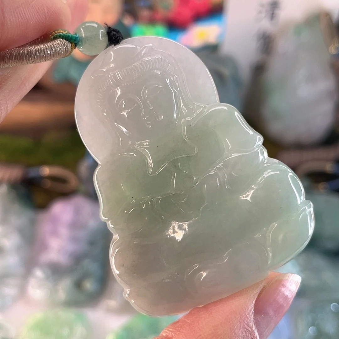 翡翠未镶嵌颈饰观音