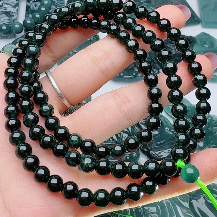 翡翠未镶嵌颈饰多样性发其一