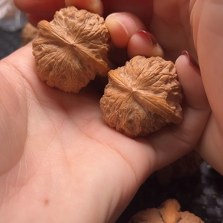 文玩核桃把件35血麒麟