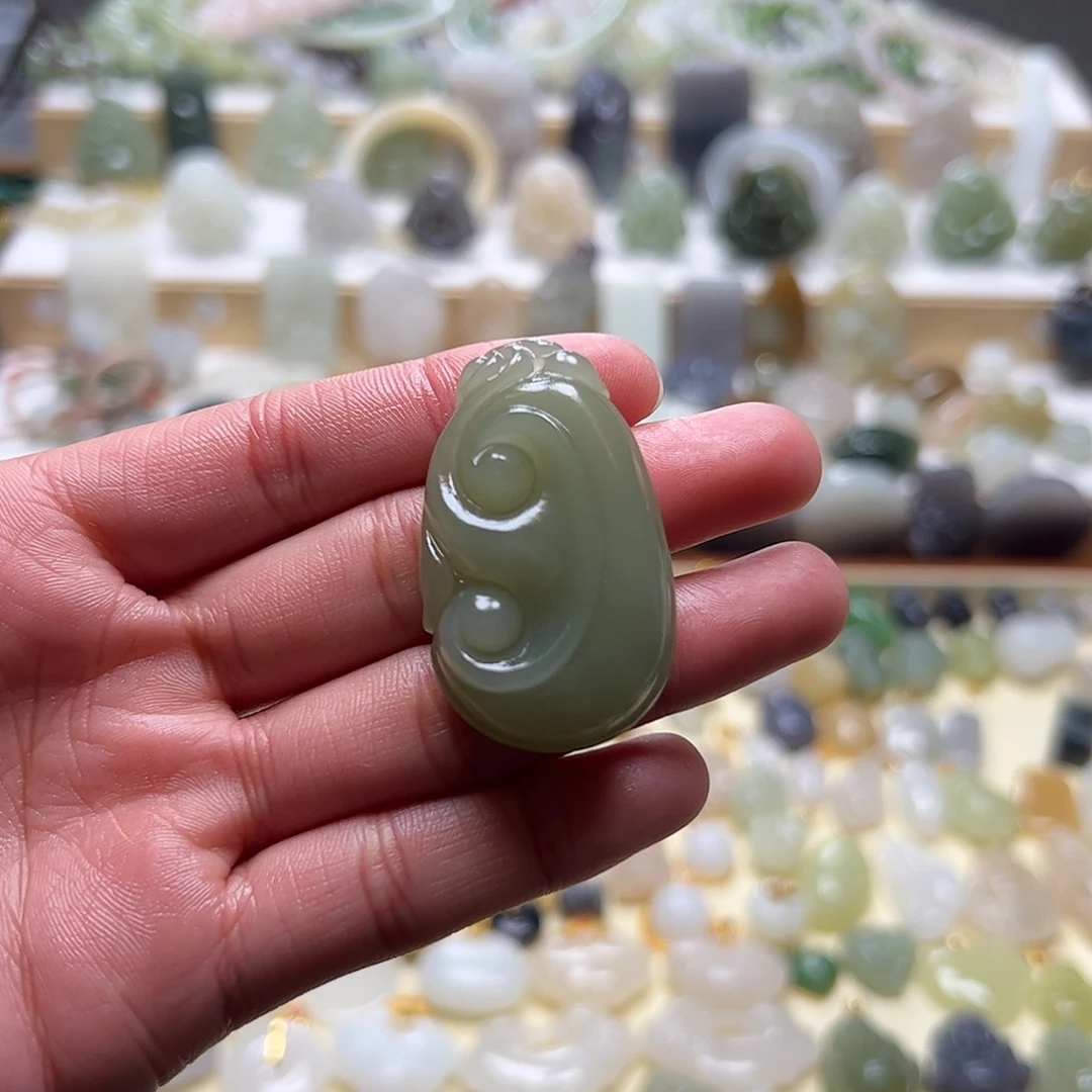 和田玉吊坠(赠链)未镶嵌吞****宝