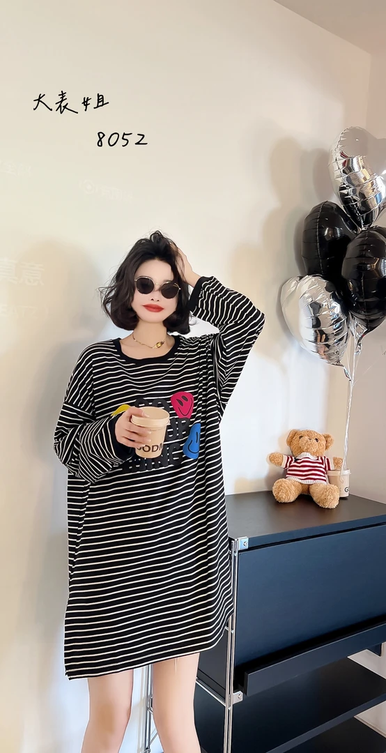 8052欧洲站2025春季新款欧货条纹宽松卫衣女时尚字母笑脸圆领上衣