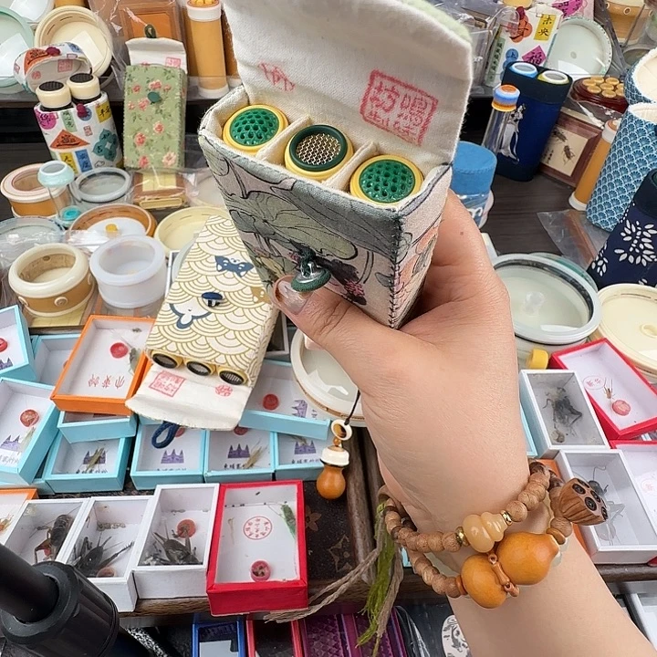 铁***2蟋蟀布套，黄蛉筒一套…………