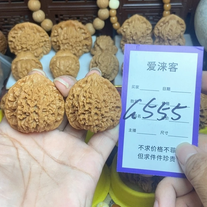 桃核把件39×满天星狮子头