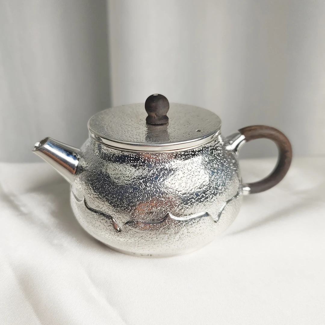 清货-手工锤纹莲花汉瓦银壶999