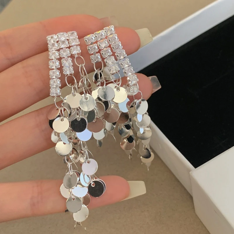 铜合金亚克力耳饰 长款轻奢银色亮片超闪瀑布锆石流苏蚊香盘耳夹