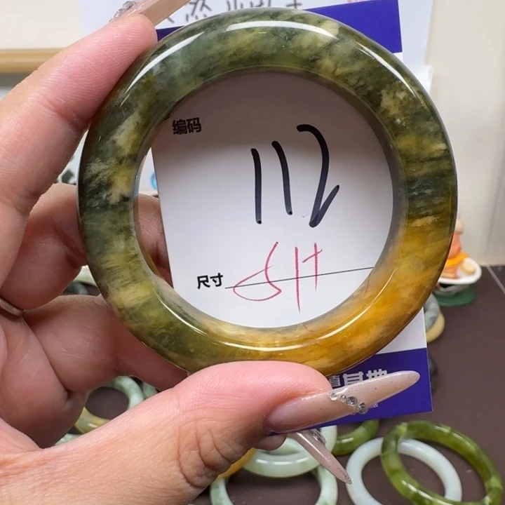 蛇纹石玉未镶嵌手镯112