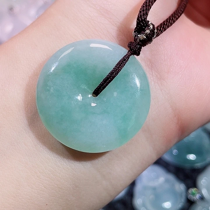 翡翠未镶嵌颈饰平安扣