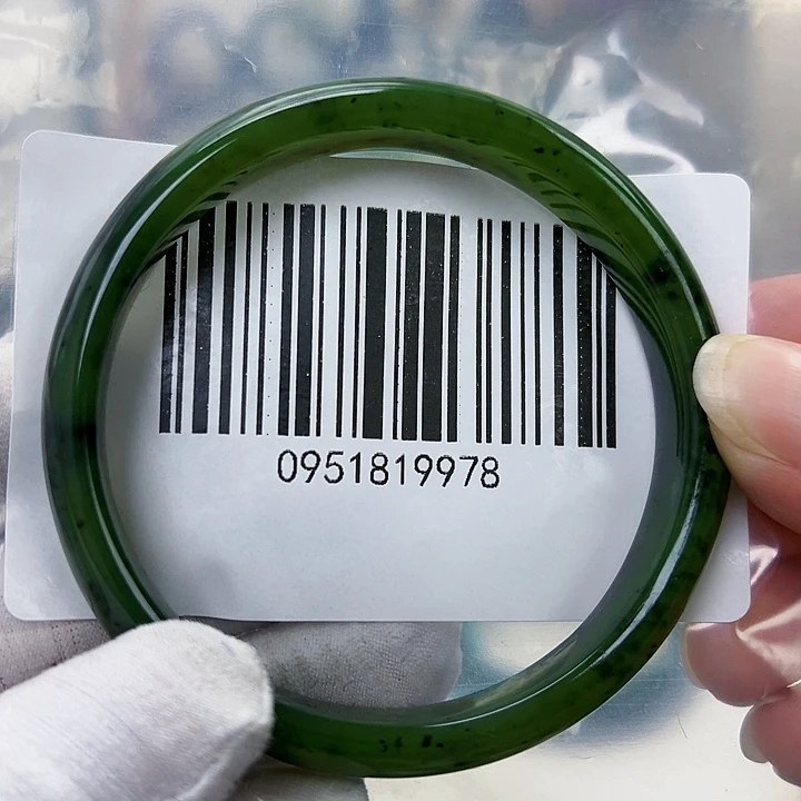 和田玉未镶嵌手镯包容59