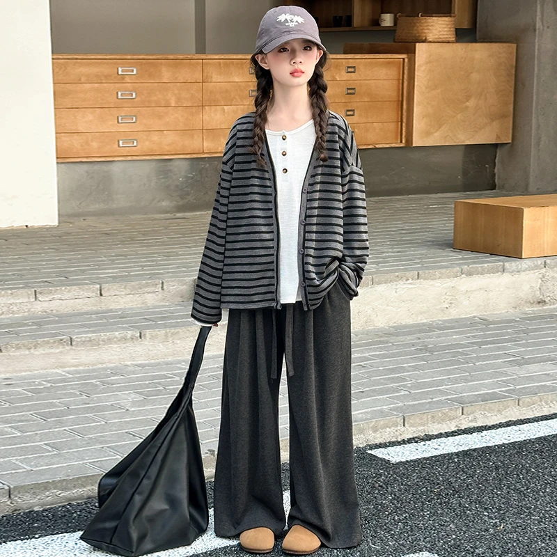 女童秋装网红套装2025新款爆款中大儿童春秋款条纹外套时尚三件套