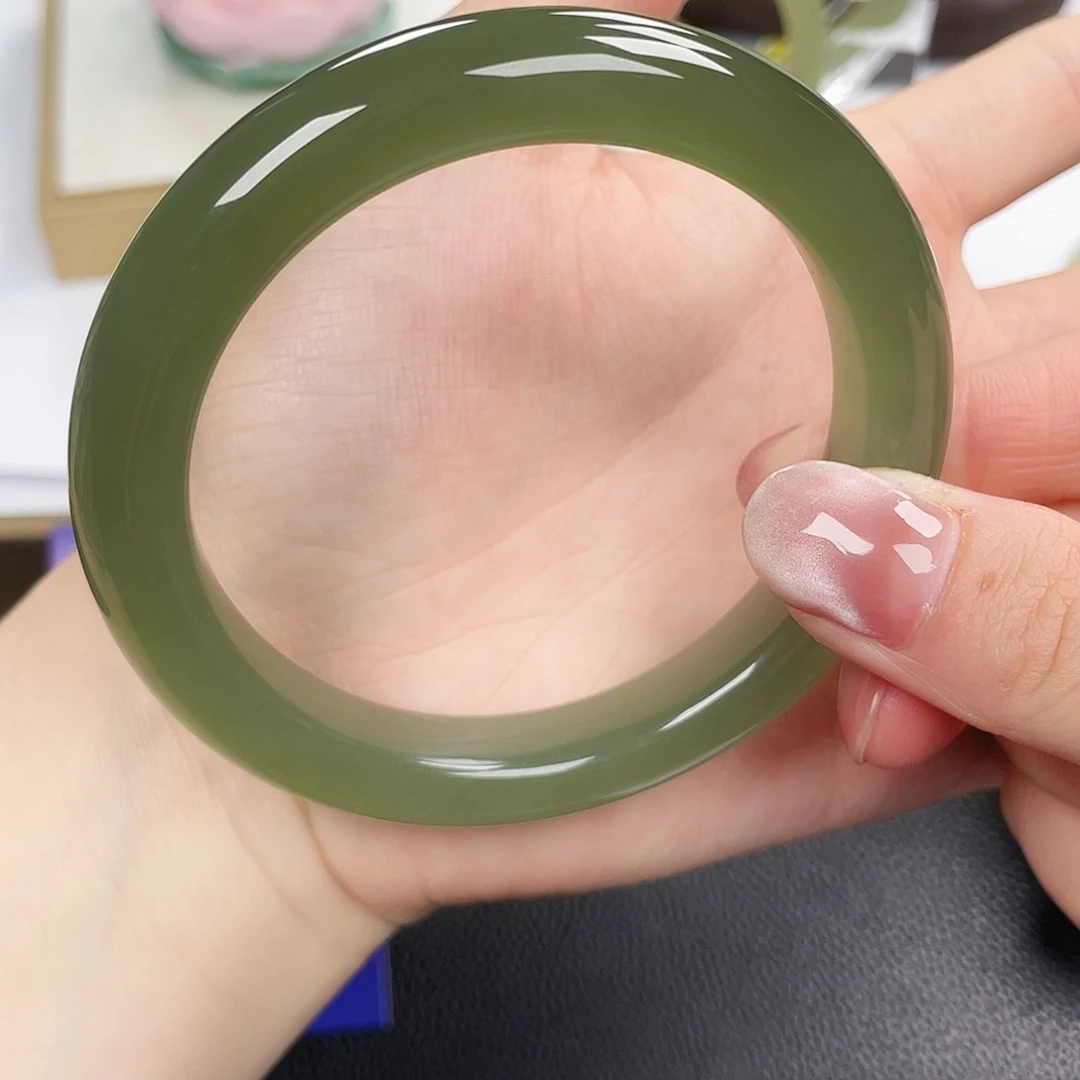 和田玉未镶嵌手镯