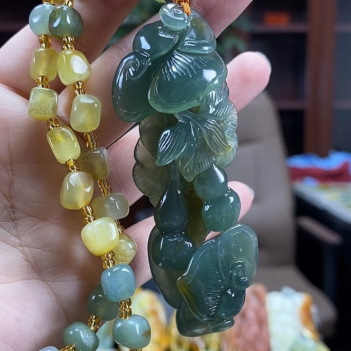 蛇纹石玉未镶嵌颈饰