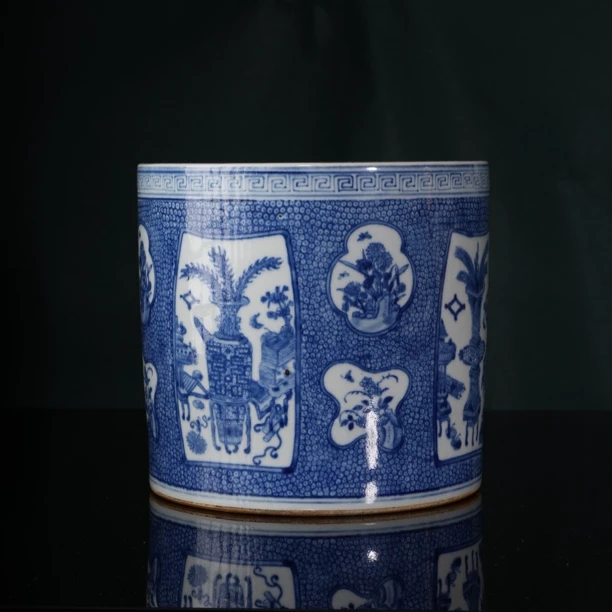 青花花卉博古文笔海摆件