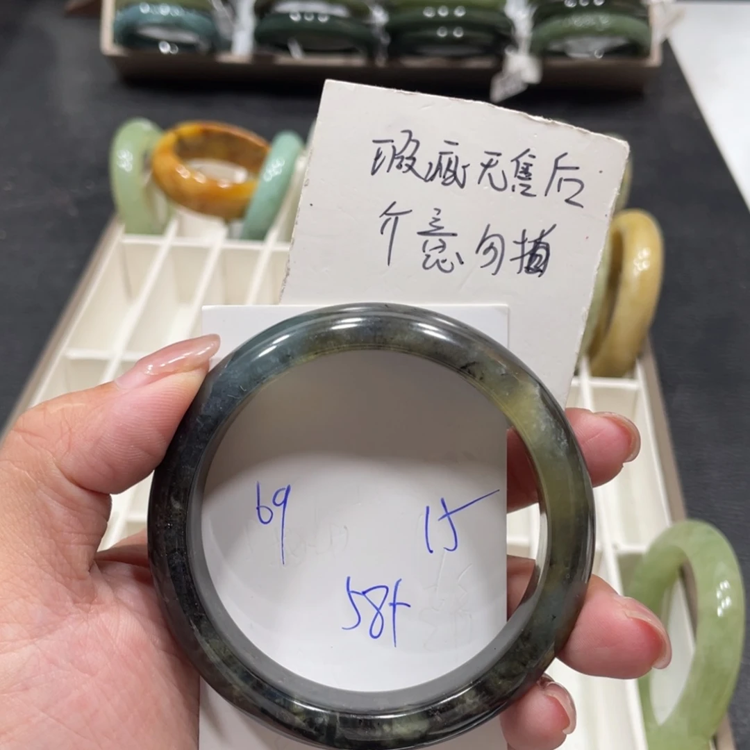 未镶嵌蛇纹石玉手镯