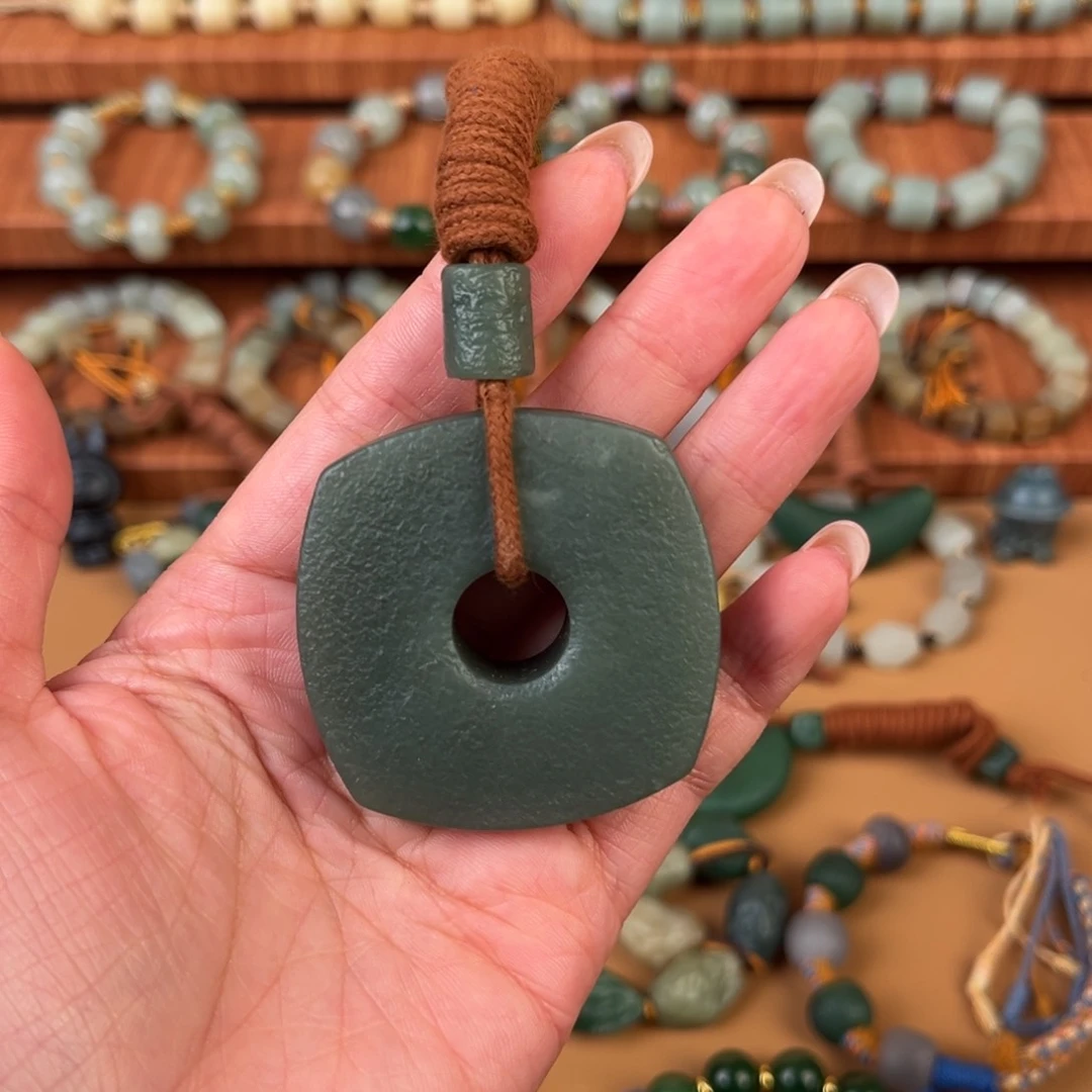 和田玉（糖玉）未镶嵌颈饰