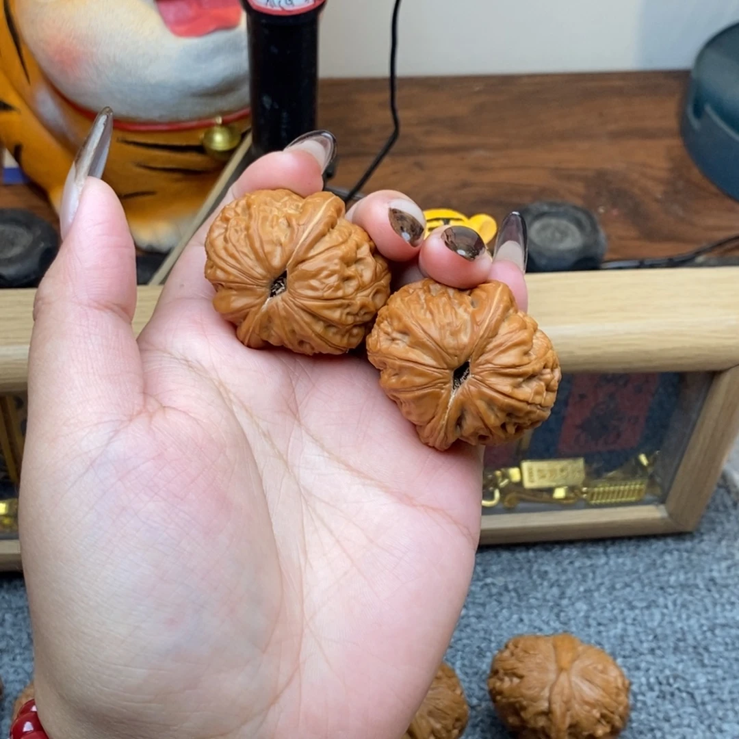 文玩核桃吊坠元宝