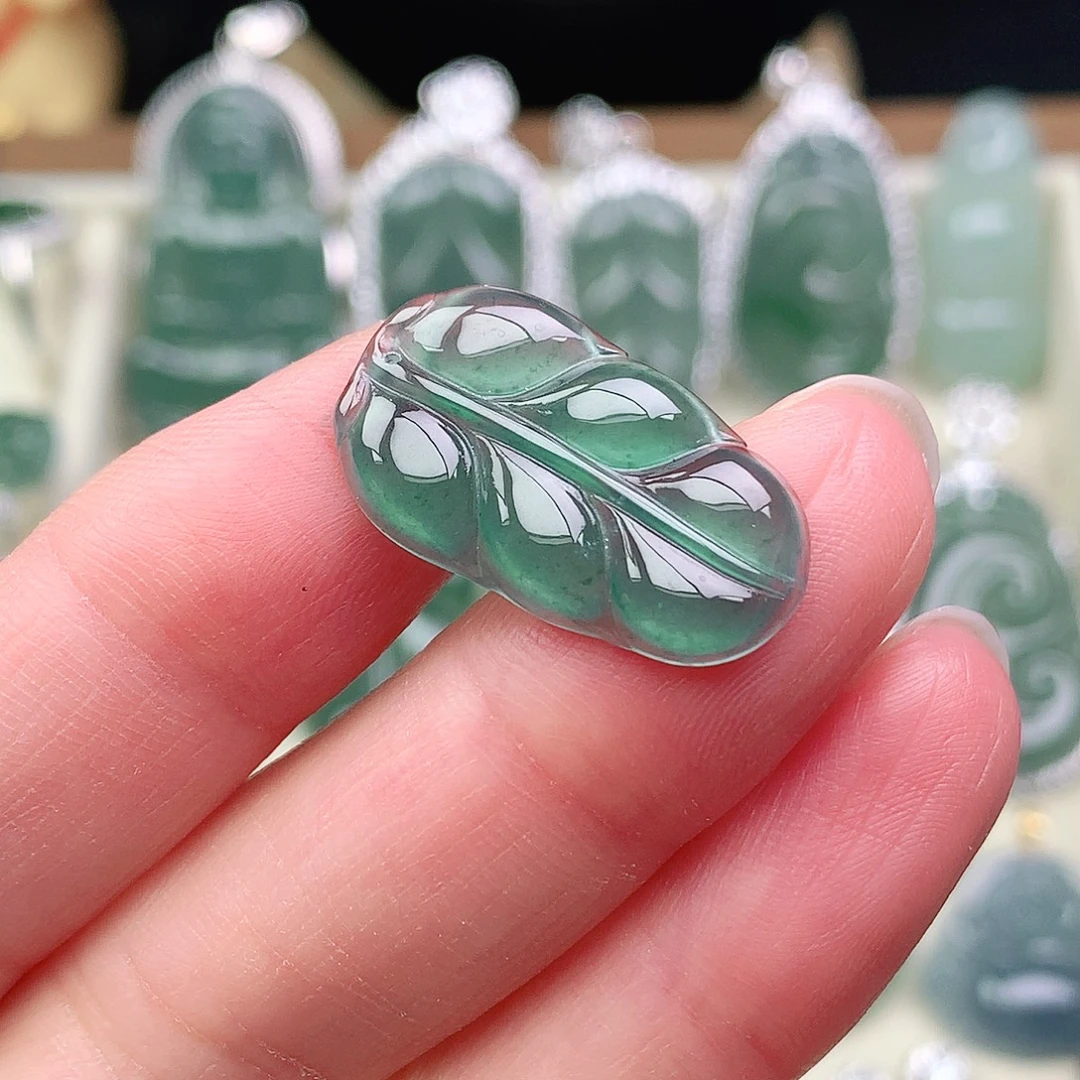 翡翠未镶嵌颈饰吊坠