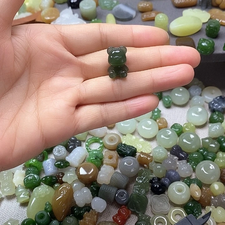 未镶嵌和田玉挂件熊