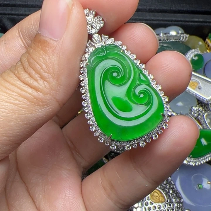 李***子翡翠18K金镶嵌吊坠(不含链)