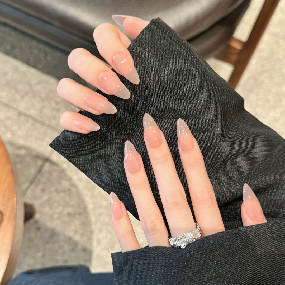 【华妃摸脸】秋冬纯色杏仁华妃摸脸指甲纯手工穿戴美甲显白高级感