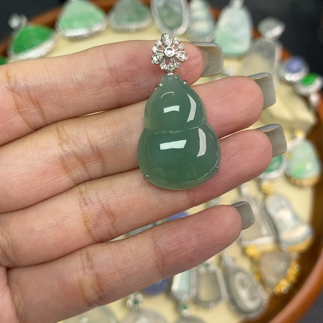 翡翠18K金镶嵌颈饰A货翡翠