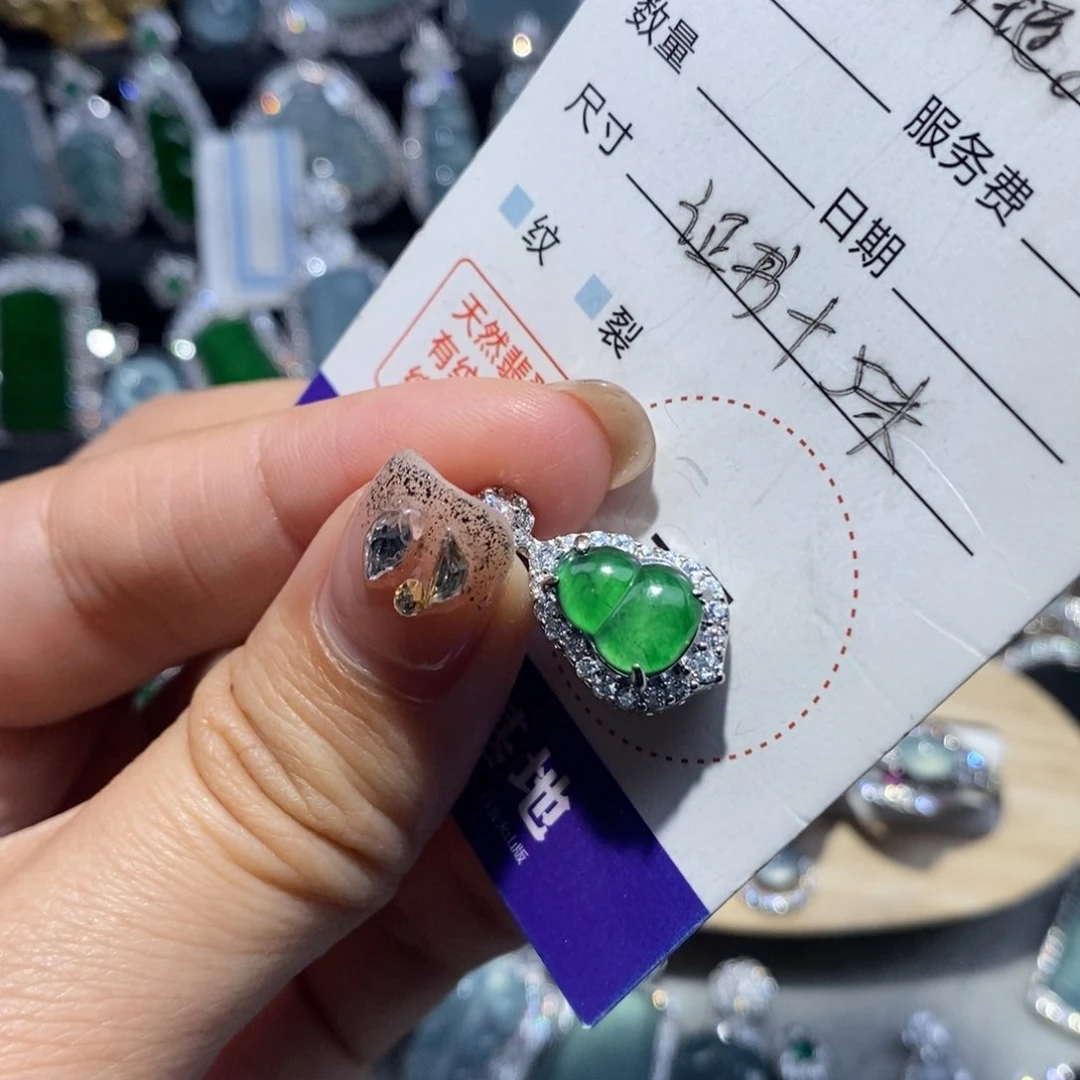 翡翠颈饰未镶嵌翡翠