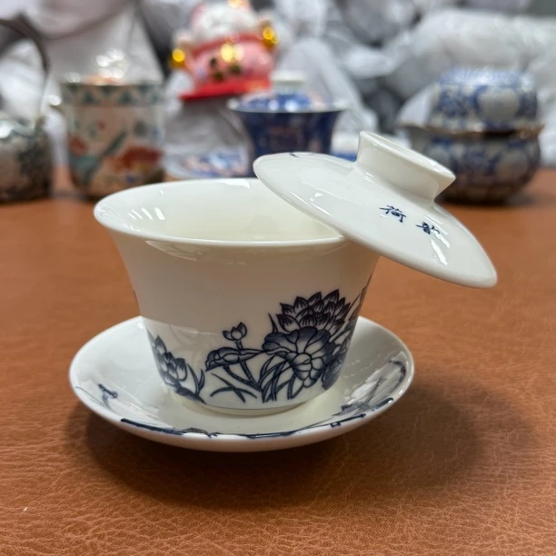 G610-白瓷荷韵三才盖碗