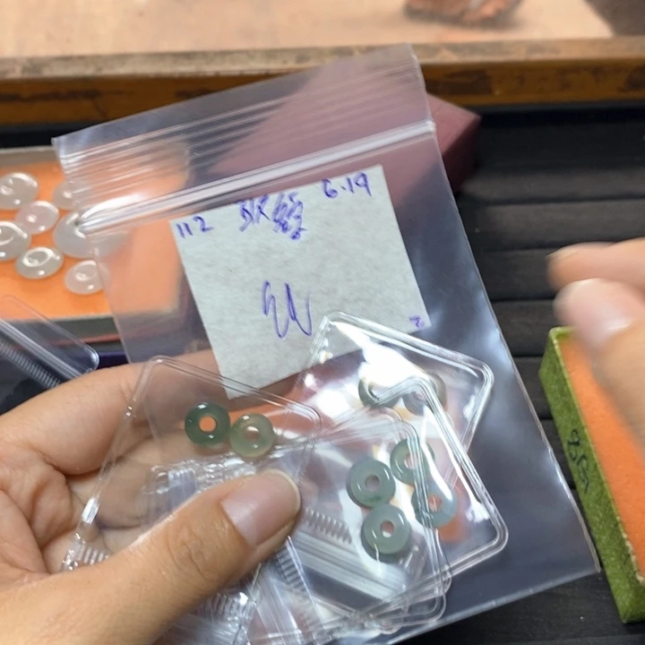 取***了定制翡翠未镶嵌不退