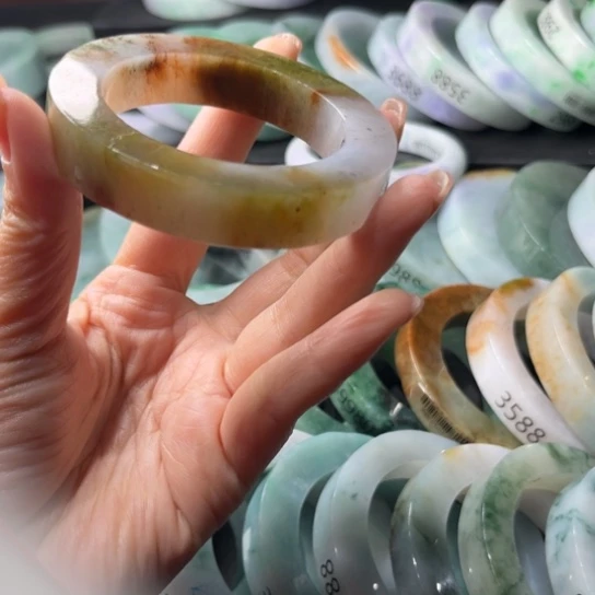 定制翡翠未镶嵌手镯