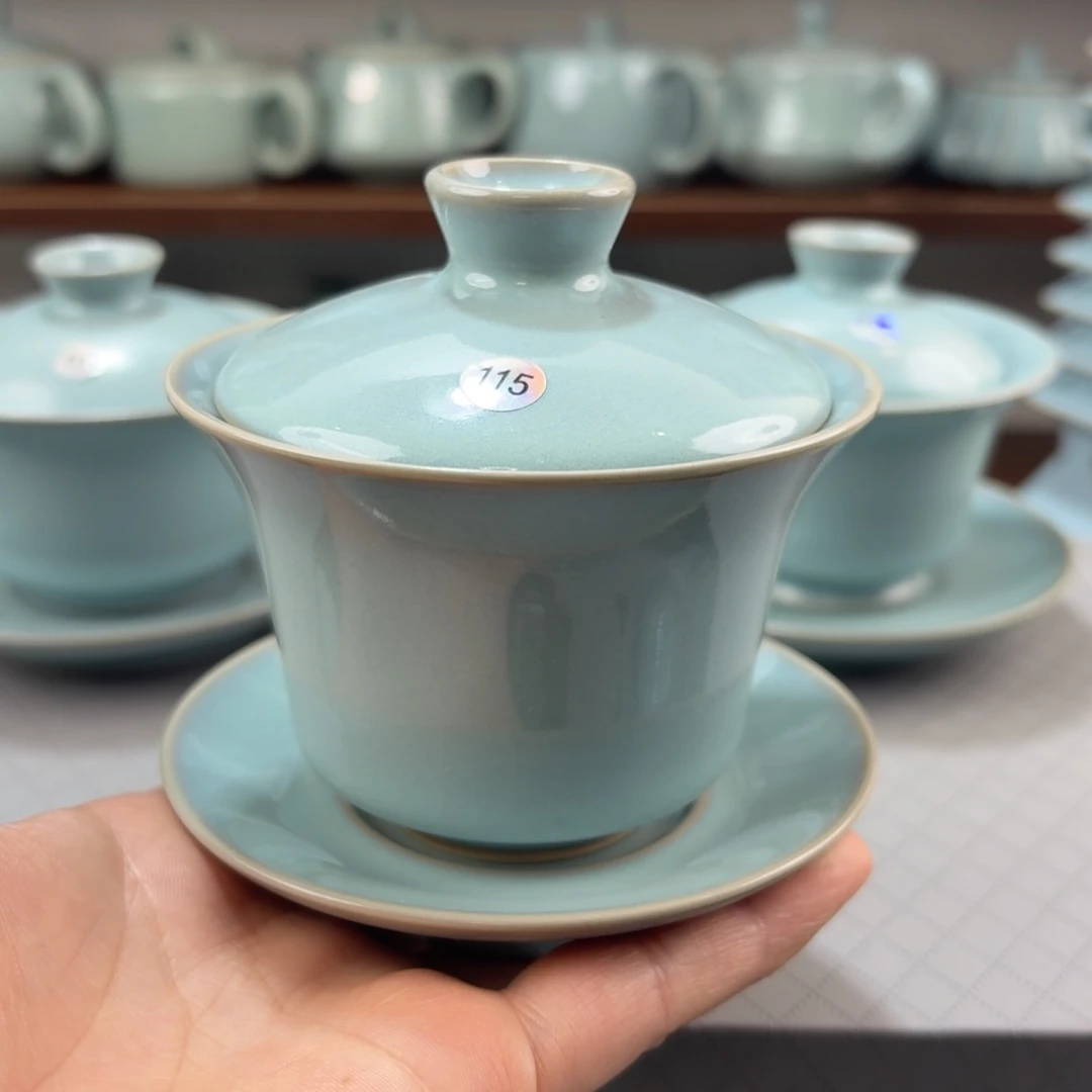 瓷摆件编号编号115天青釉三才马蹄盖碗