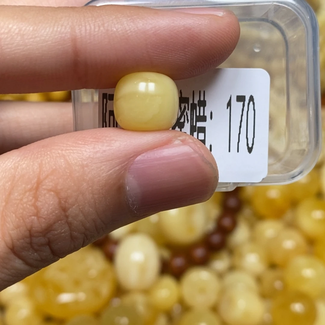 蜜蜡未镶嵌珠宝奇石170