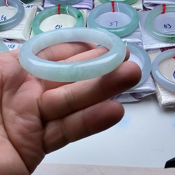 热***子翡翠未镶嵌手镯正