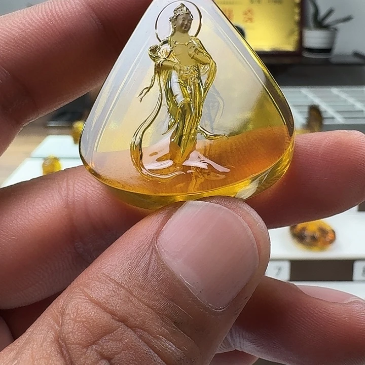 琥珀未镶嵌颈饰站观音