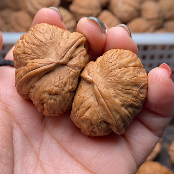文玩核桃把件元宝半壁核桃