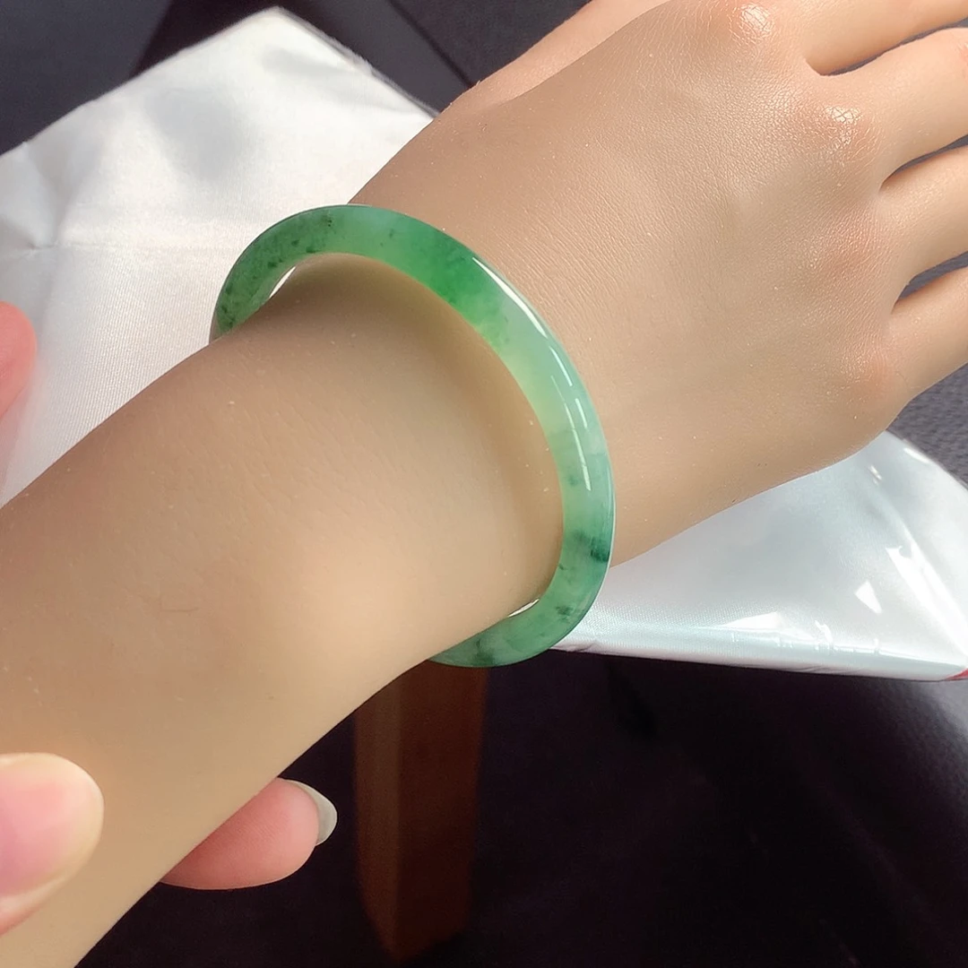 翡翠手镯（贵妃镯）未镶嵌天然缅甸A货翡翠手镯