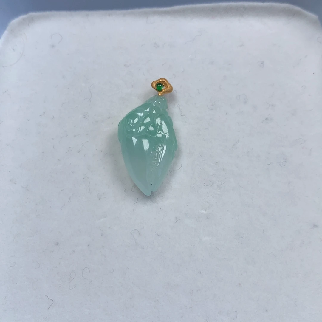 翡翠18K金镶嵌颈饰钳